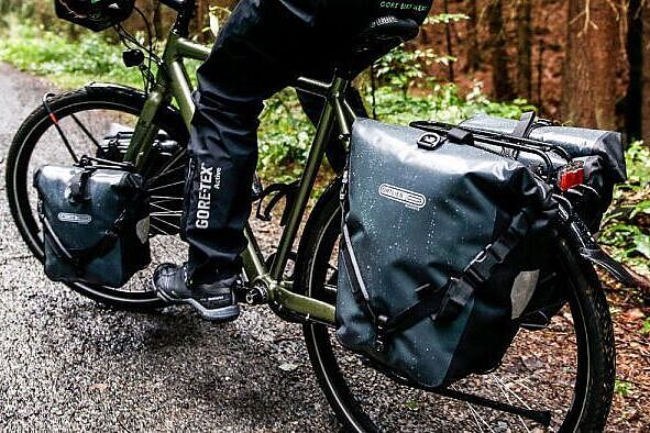 Ortlieb beschnitten Wasserdichte Gepäcktaschen gehören zur Grundausstattung für Vielfahrende.